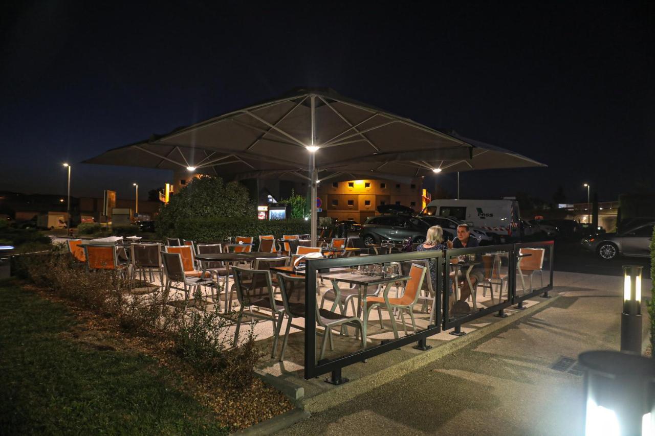 Отель Ibis Styles Clermont-Ferrand Aeroport Экстерьер фото