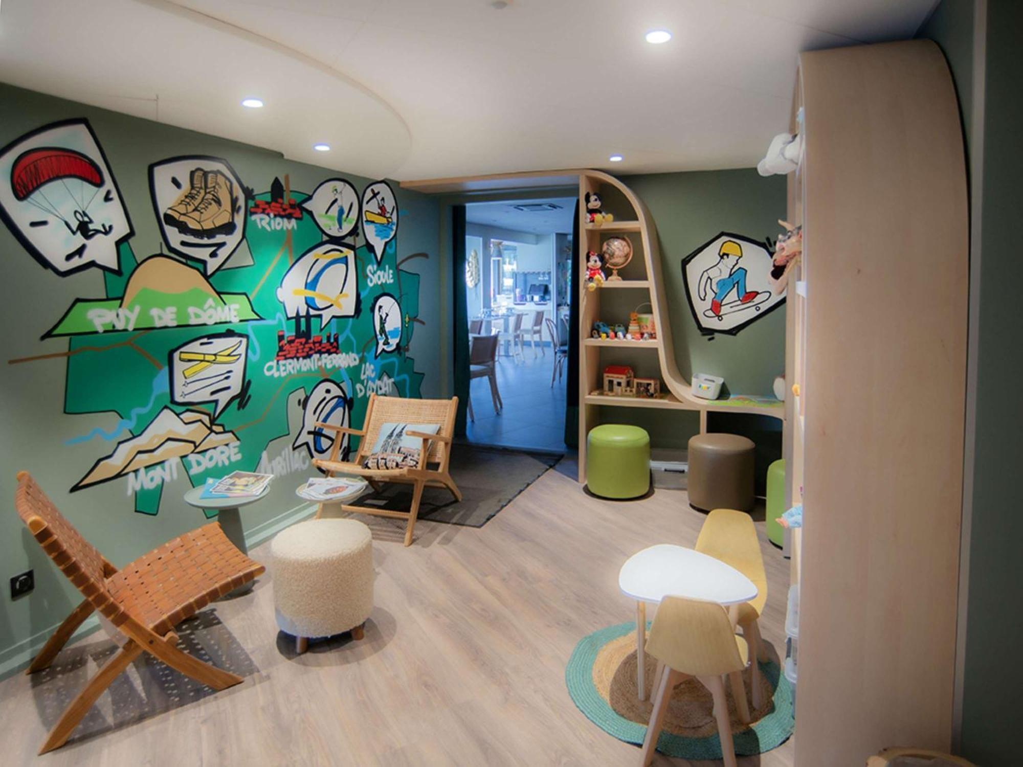 Отель Ibis Styles Clermont-Ferrand Aeroport Экстерьер фото